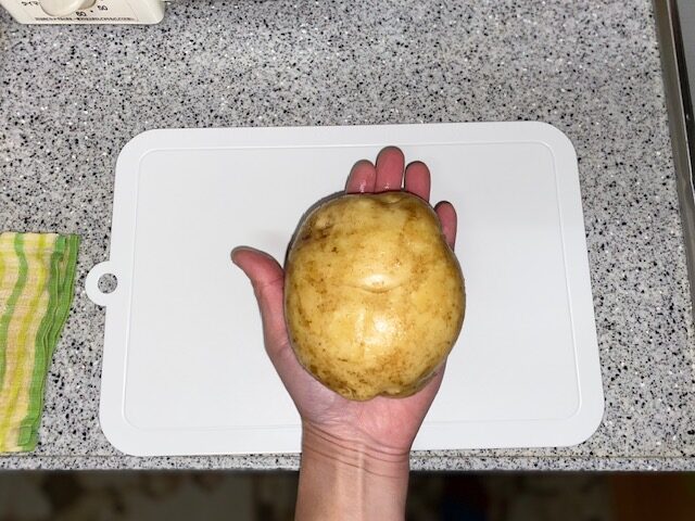 手のひらサイズのジャガイモ