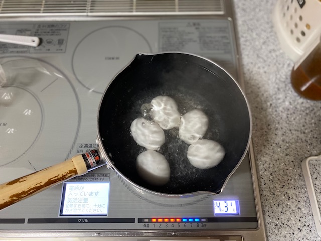お鍋でゆで卵を作る工程